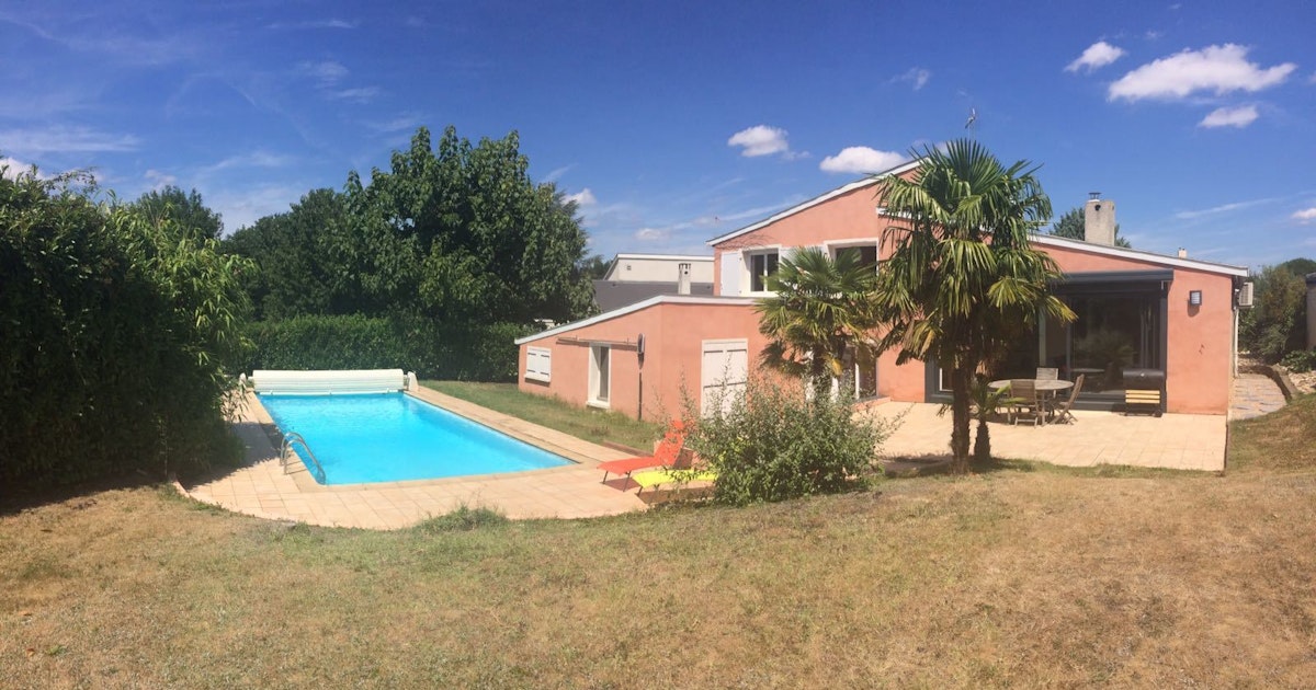 Piscine et BBQ dans Villa Calme Sans Vis à Vis à Brignais