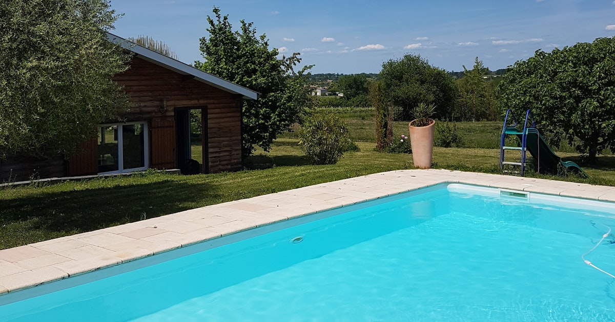 Grande Piscine au Milieu des Vignes à Quinsac 12x6m