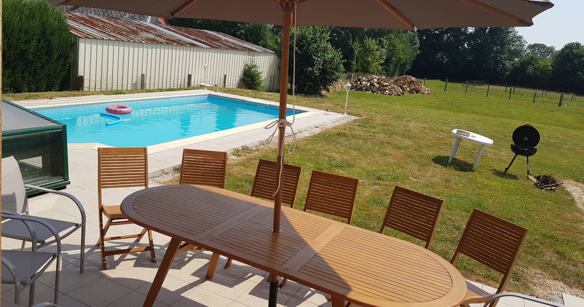 Swimmy Jolie Piscine Extérieure dans un Grand Jardin à Bermesnil