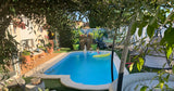 Piscine Privée à Lunel avec Terrasse Ombragée et Jardin 2
