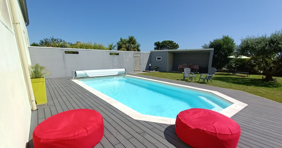 Piscine Privée Chauffée 9x4m avec Pool House à Quéven
