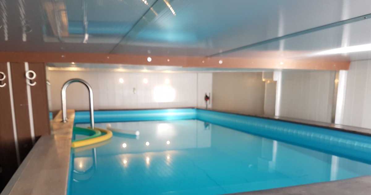 Swimmy Piscine Intérieure Chauffée 6.7x3m à Six-Fours-les-Plages