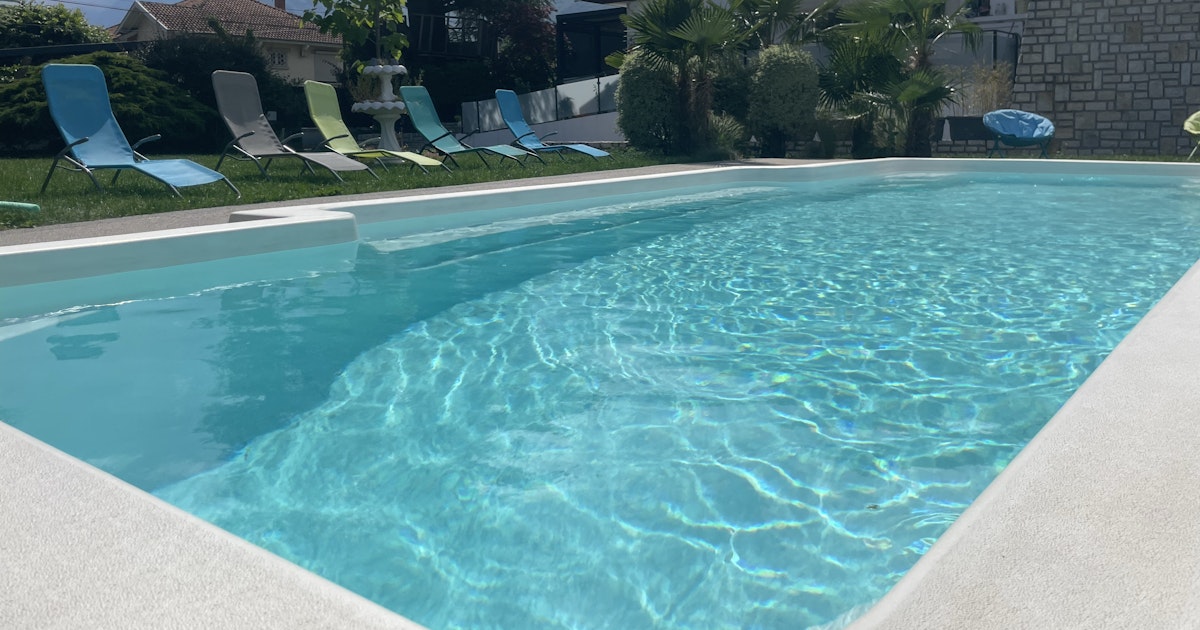 Swimmy Location de Piscine Privée Jardin 750m² à 15min de Grenoble