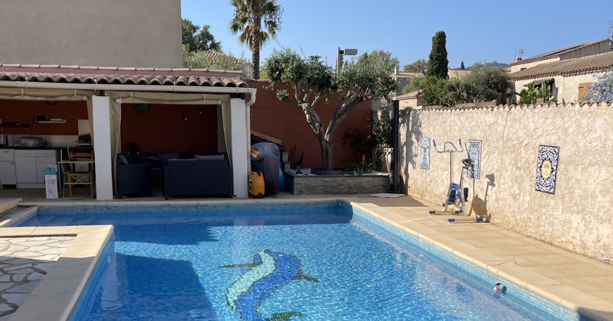 Piscine Privée avec Espace Détente à La Seyne-sur-Mer