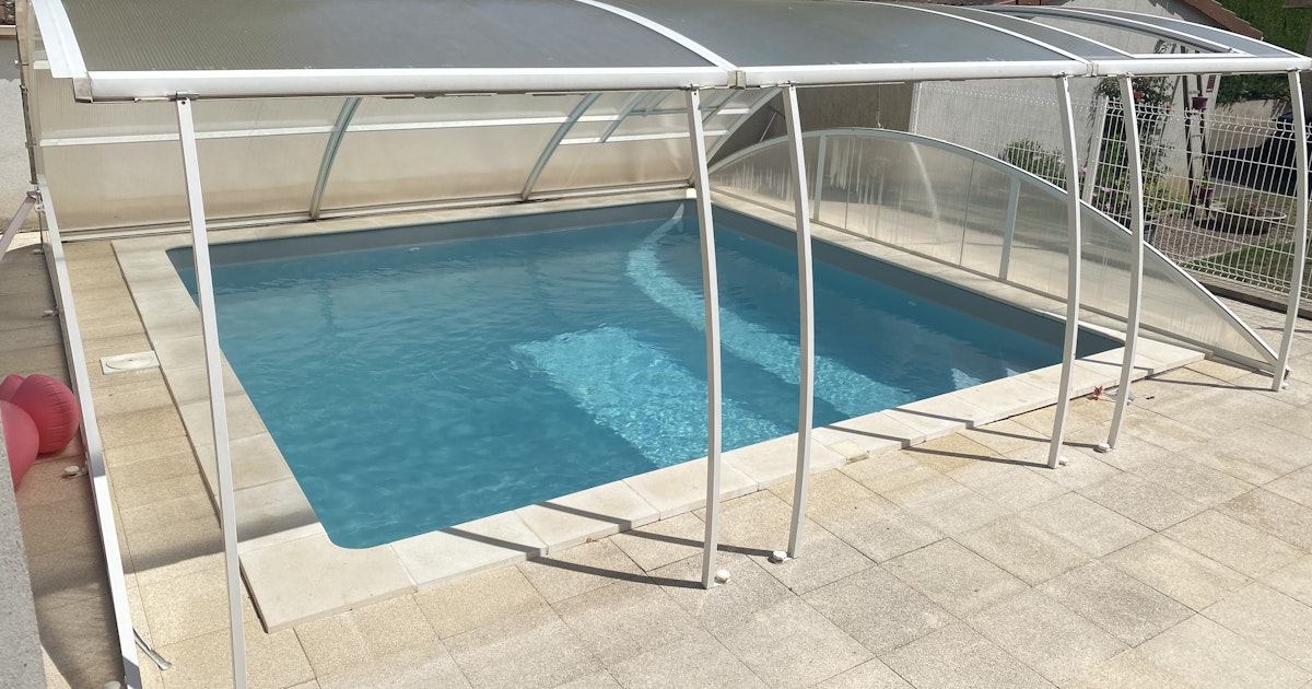 Piscine Privée à Montagny 8 Baigneurs 1,4m Profondeur