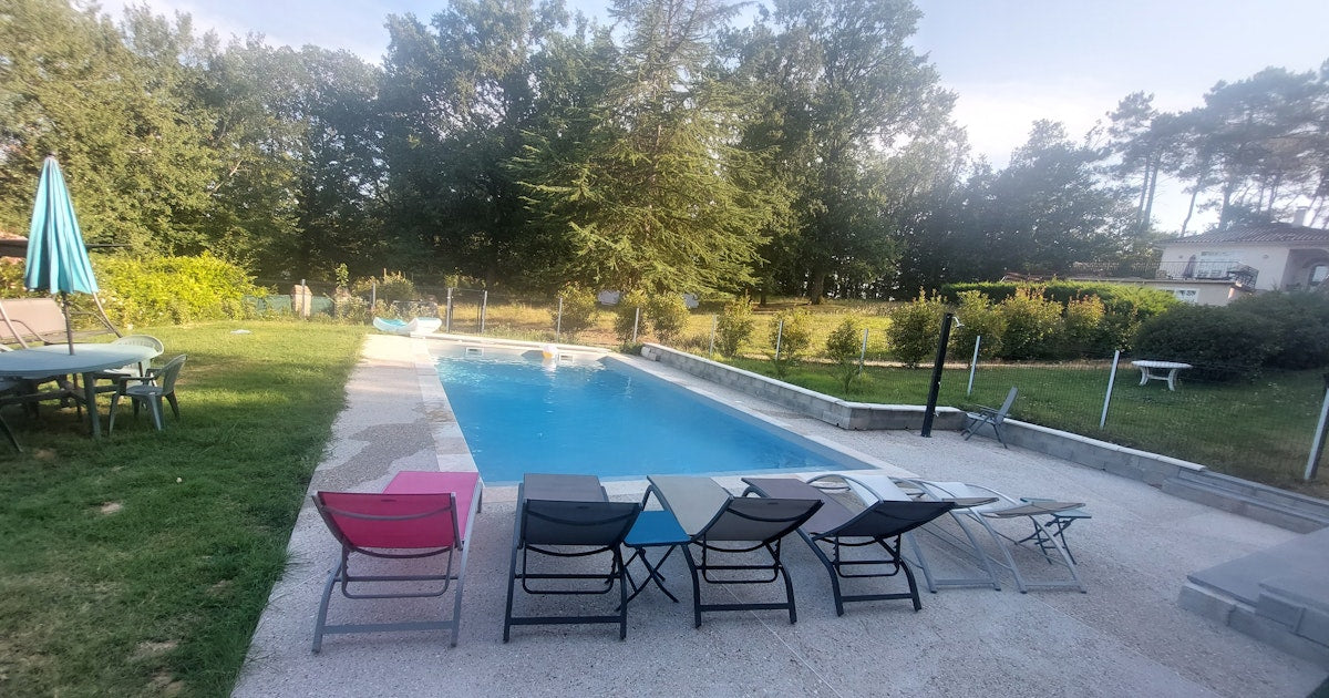 Piscine Privée en Pleine Nature à Miramont-de-Guyenne