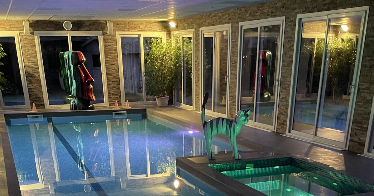 Piscine Intérieure Chauffée 31°C avec Hammam et Jacuzzi à Poincy