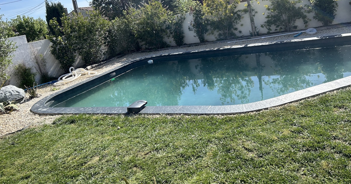 Belle et Grande Piscine à Louer à Saint-Chamas