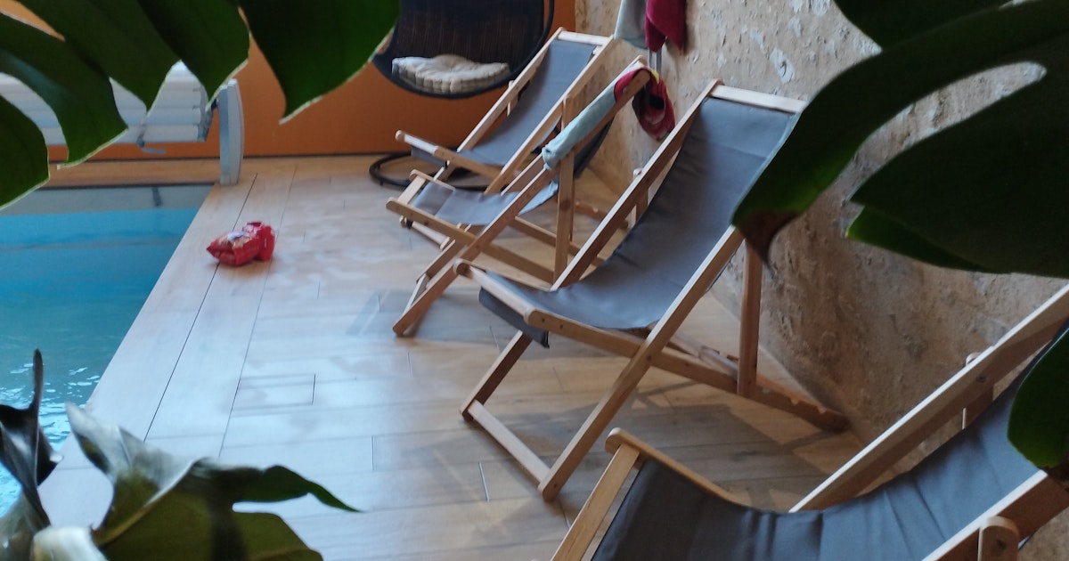 Piscine Intérieure et Jacuzzi Privés à Treize-Vents 10 Baigneurs