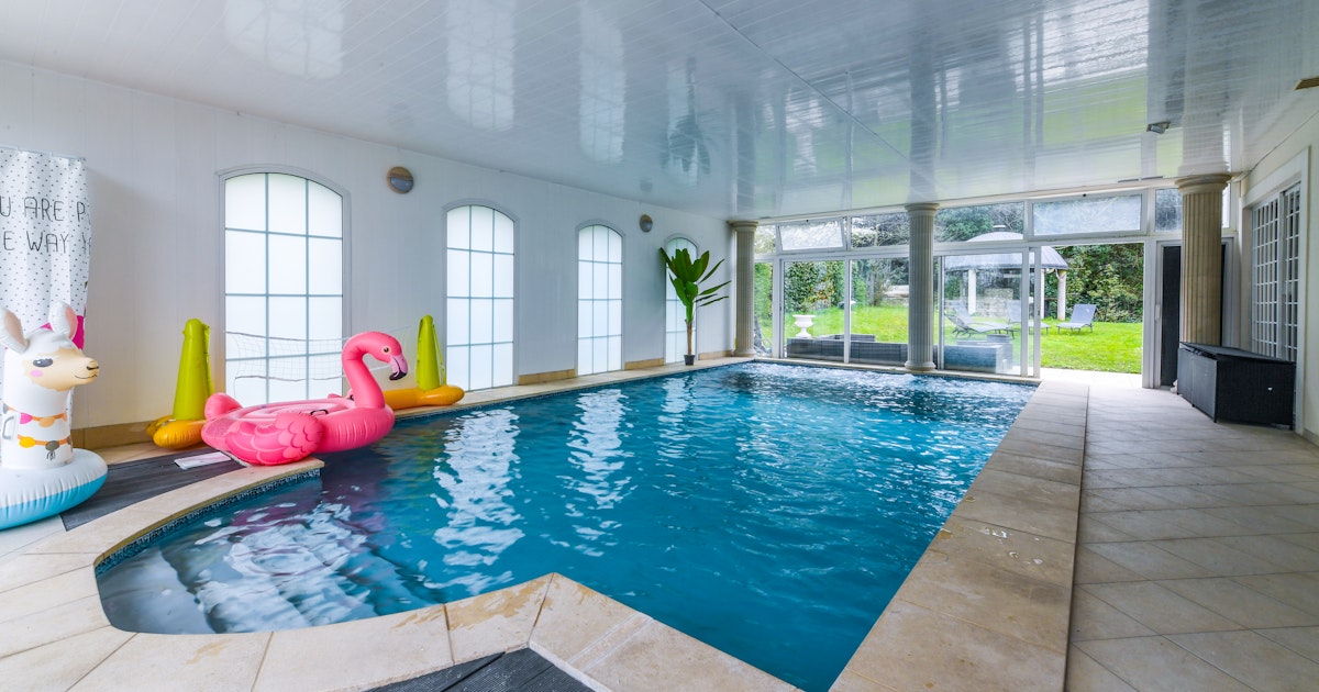 Superbe Piscine Chauffée et Grand Jardin avec Barbecue