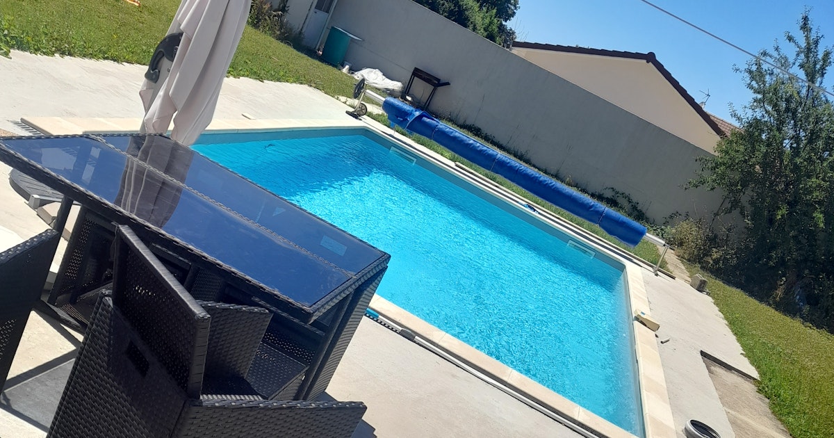Belle Piscine Privée au Calme avec Jacuzzi et Jardin
