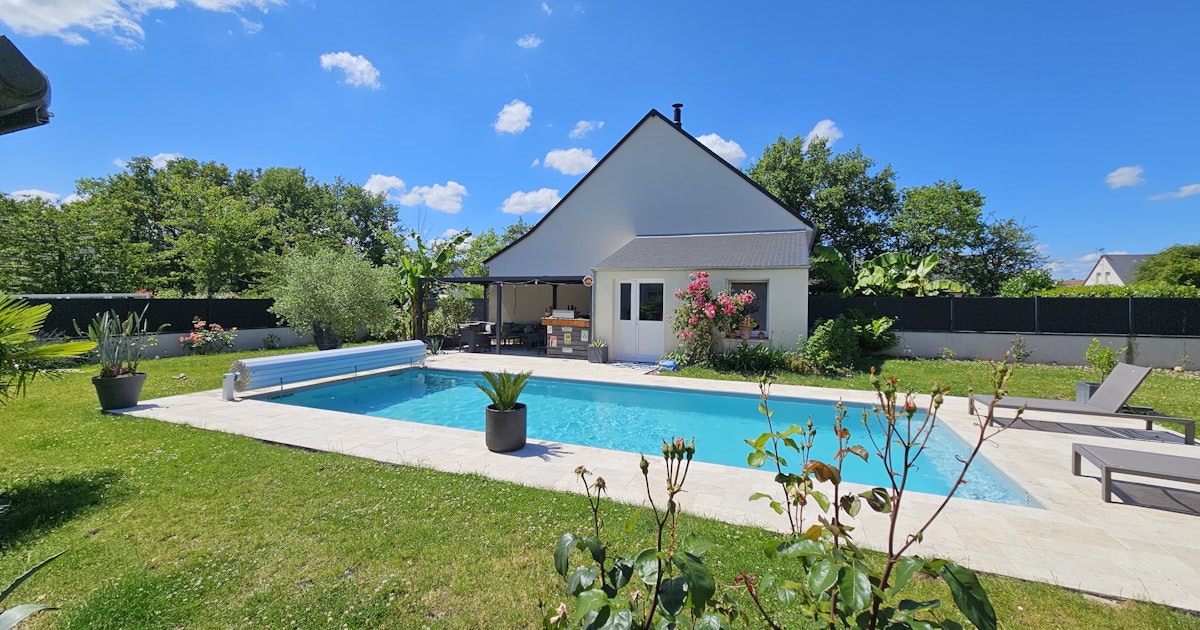 Location Piscine Privée Chauffée Avec Jardin Près De Tours