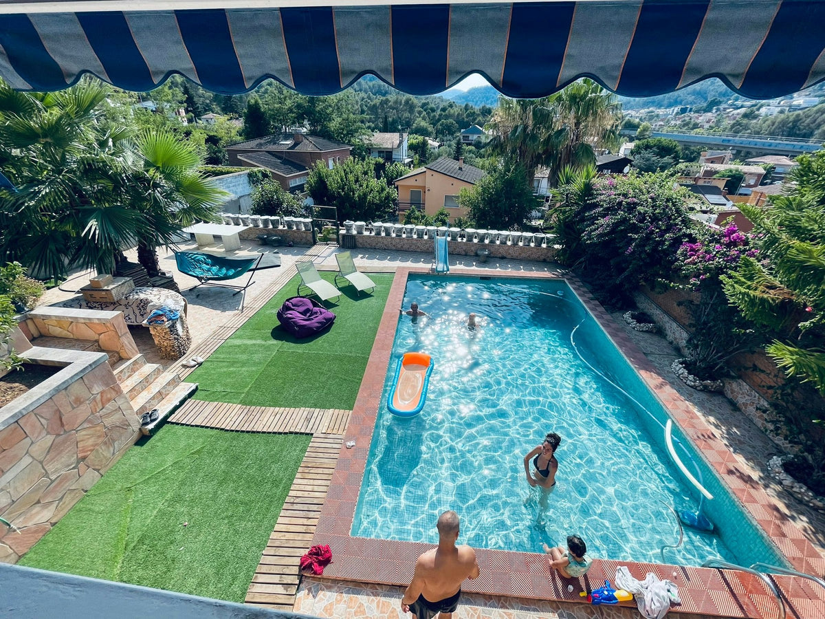 Location Piscine Privée Cervelló avec Barbecue et Jardin
