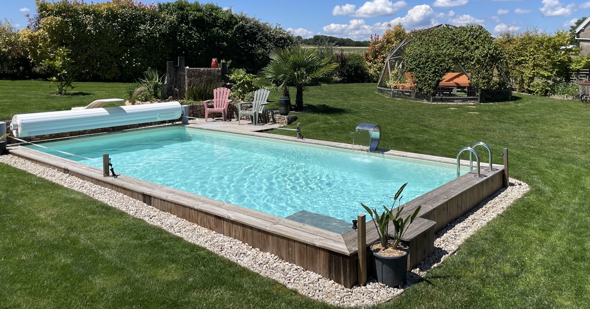 Piscine Chauffée dans un Écrin de Verdure à Étréchy