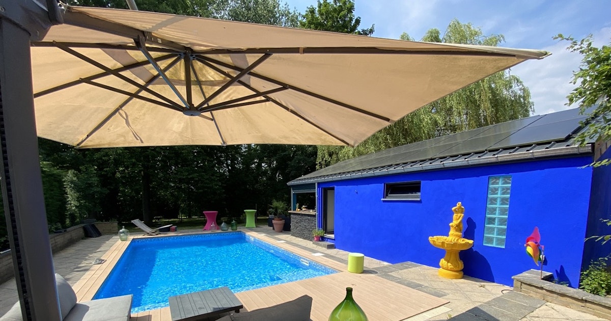 Piscine Privée Chauffée Walhain avec Hammam et Grand Jardin