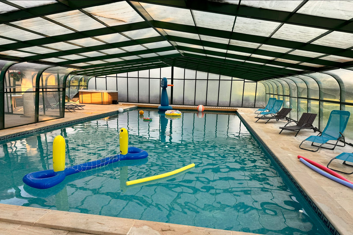 Grande Piscine Couverte Et Chauffée Avec Jacuzzi Privée