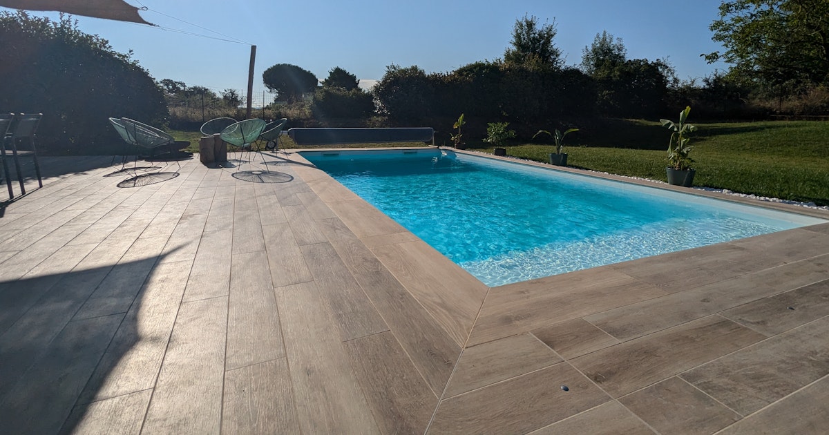 Piscine Privée à Albi avec Grande Terrasse et Jardin