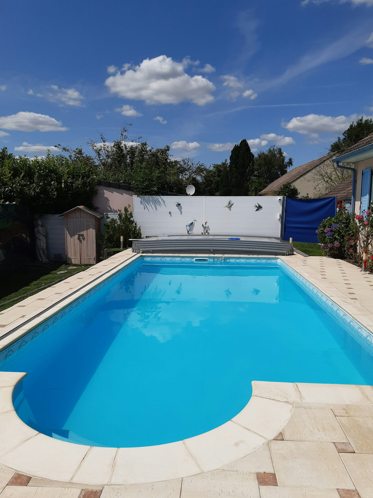 Piscine Extérieure Privée 9x4m au Calme avec Dôme Protection