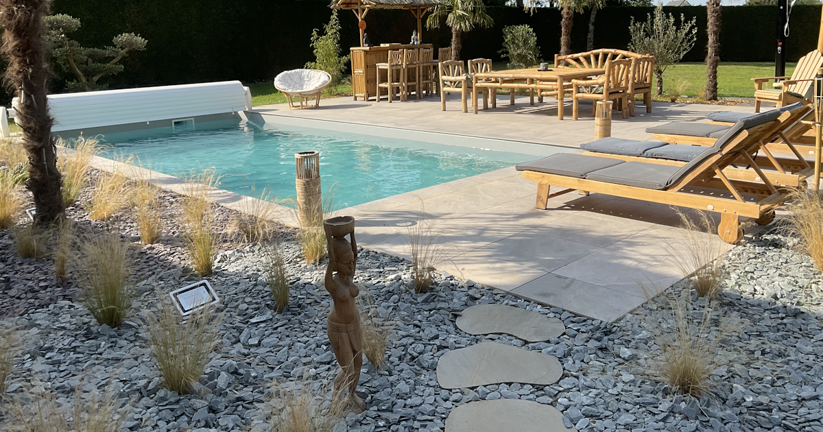 Piscine Privée avec Décor Asiatique et Jacuzzi à Farceaux