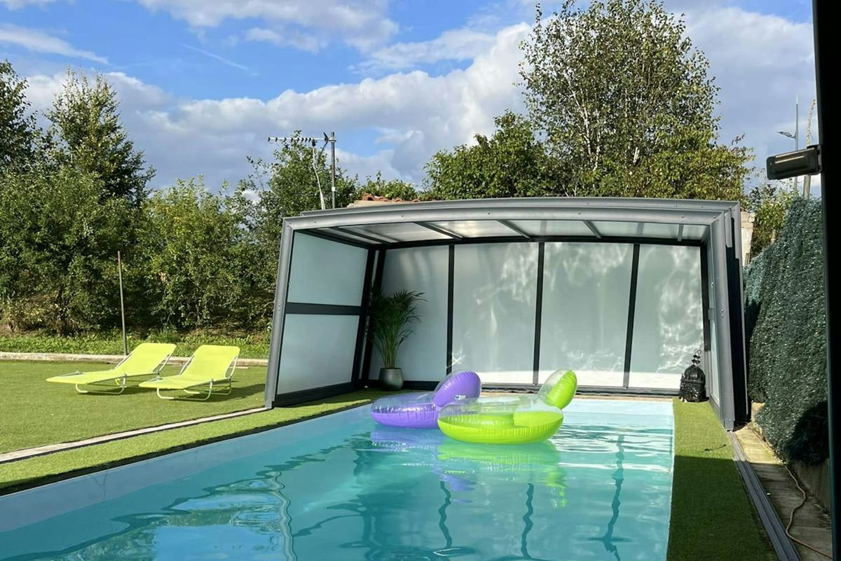 Piscine Privée Chauffée et Couverte à Florange