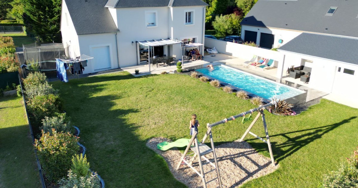Belle Piscine Chauffée Avec Plage 9x3,5 à Monts