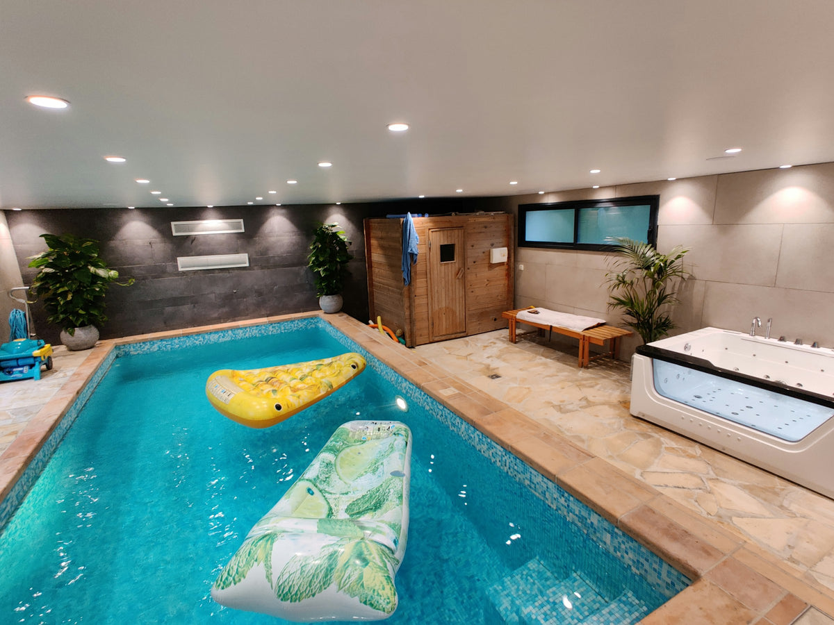 Piscine Intérieure Chauffée avec Espace SPA à Chanteloup-en-Brie