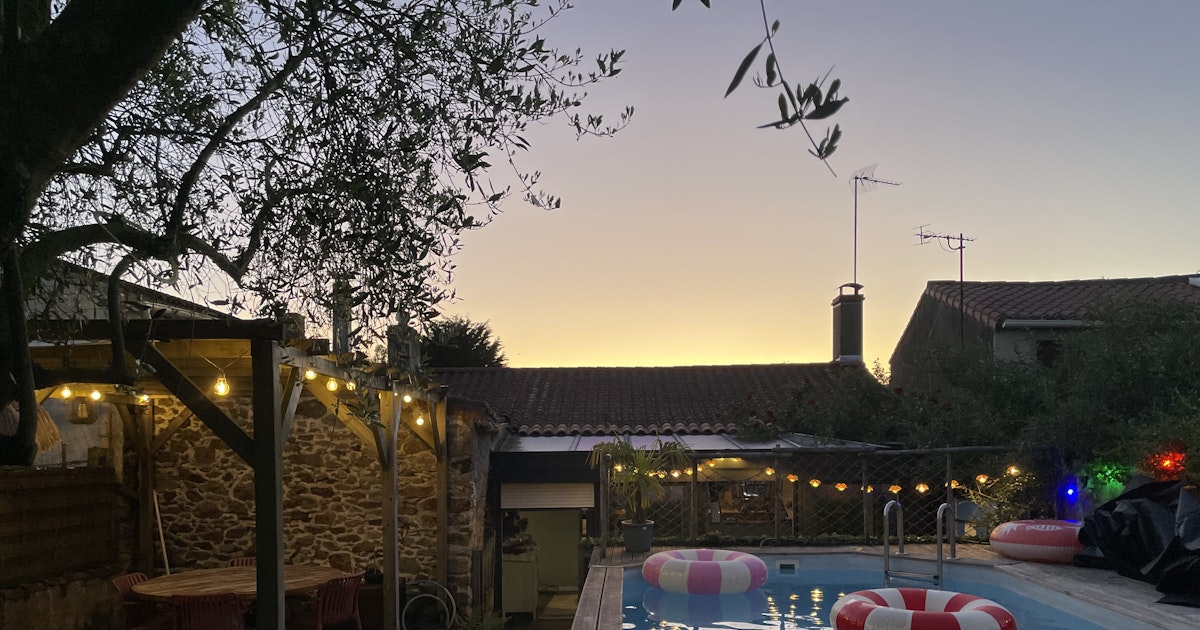 Piscine Familiale dans un Coin de Campagne à Beaulieu-Sous-la-Roche