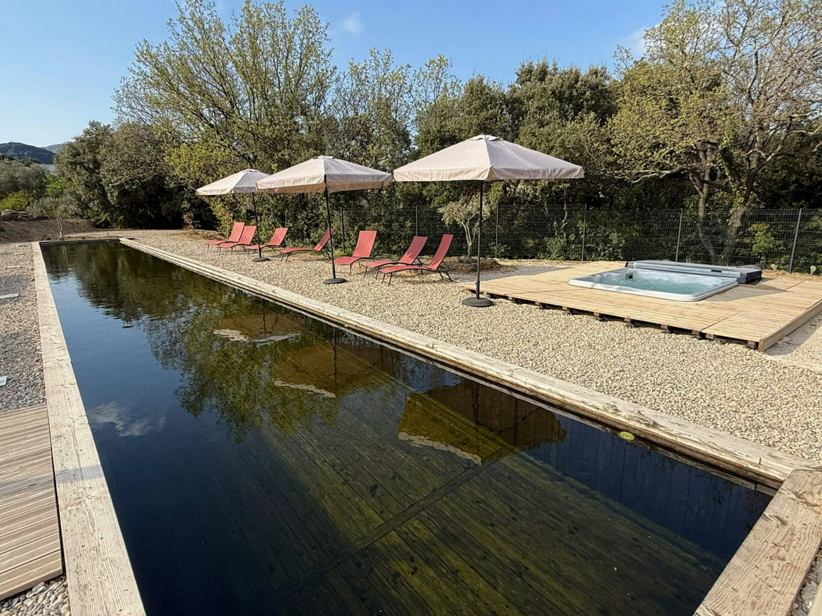 Couloir de Nage 25m, Bassin Détente 5m et Spa 4 Places