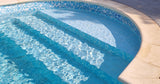 Belle et grande piscine chauffée dans un écrin de verdure 1