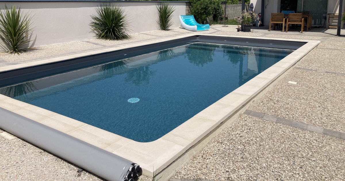Belle Piscine Privée Sans Vis à Vis à Léogeats 8x4m