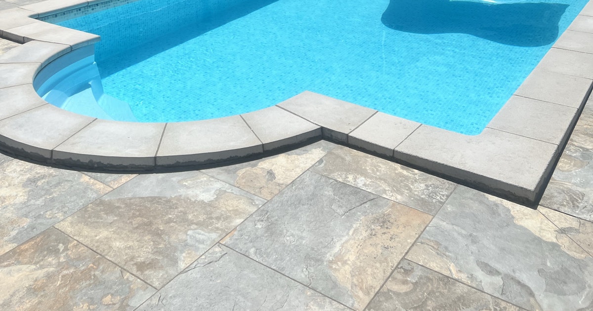 Belle Piscine Privée à Saint-Étienne 4x8m pour Femmes