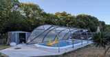Piscine Privée à Reignac avec Fauteuil et Dôme Protecteur 3