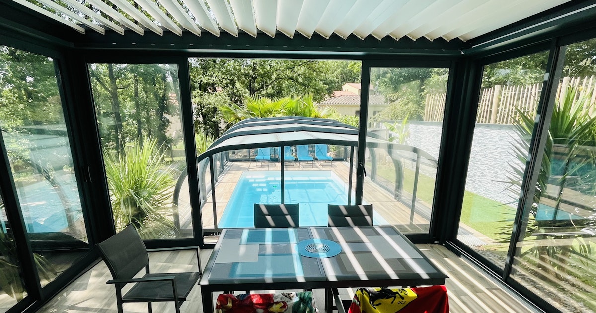 Piscine Privée avec Pergola et Abri près de Blagnac