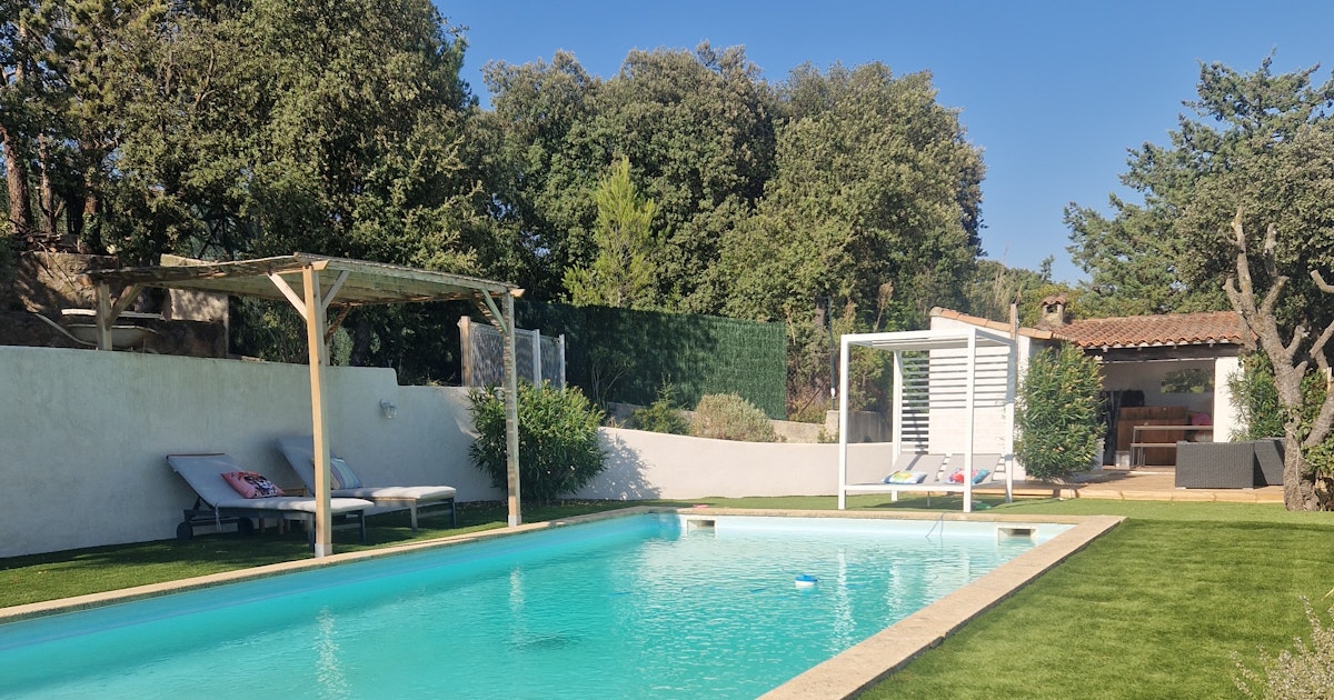 Belle Piscine Extérieure Privée sans Vis-à-Vis en Provence