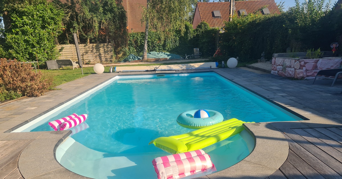Piscine Chauffée Privée à Silly Avec Grand Jardin