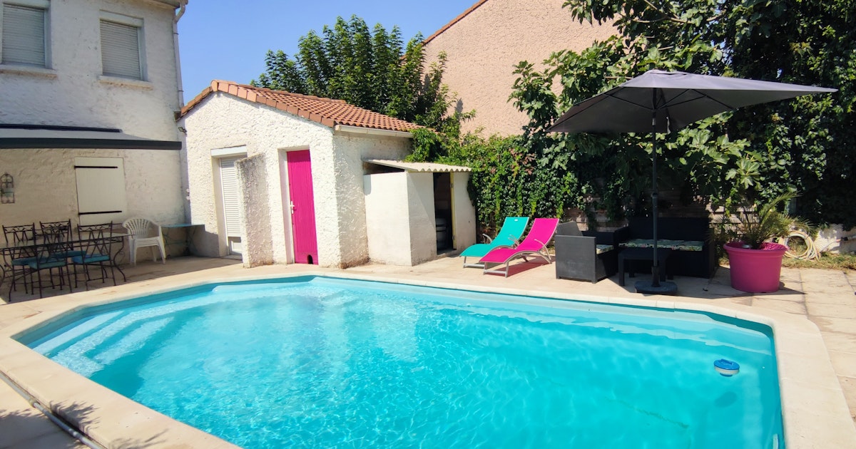 Piscine 8x4 Extérieure Privée à Marignane avec Terrasse