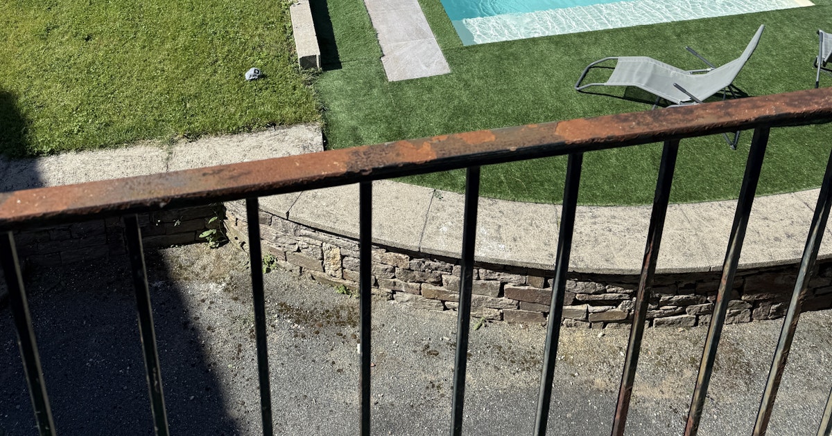 Piscine Couverte avec Dôme Rétractable 8m x 4m à Aussillon