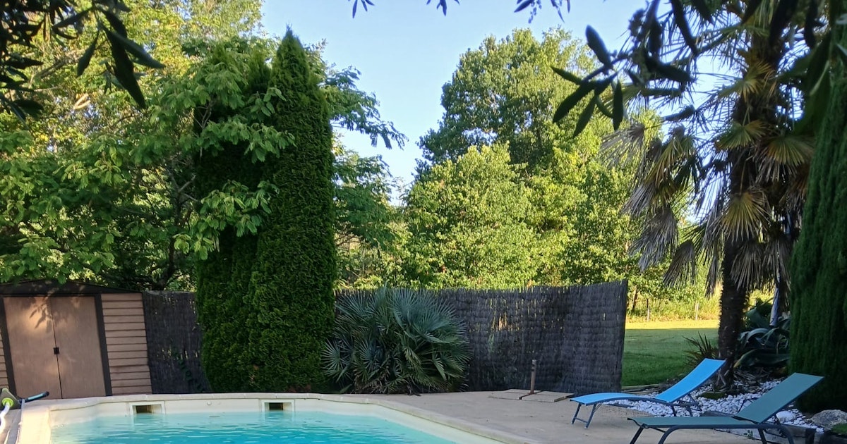 Swimmy Piscine Privée à Bazas Cadre Verdoyant 10x4,5m