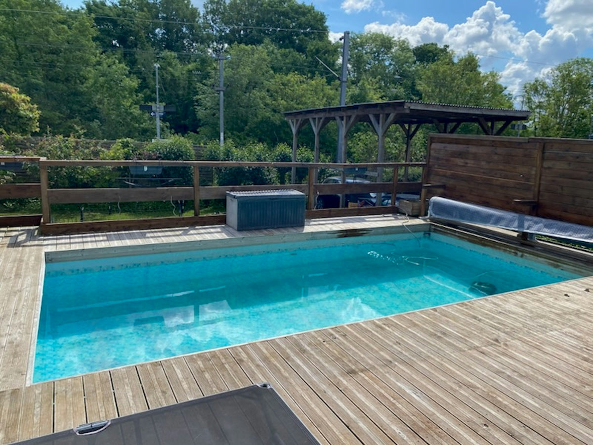 Piscine Hors-sol Chauffée Avec Jardin À Boran-sur-Oise