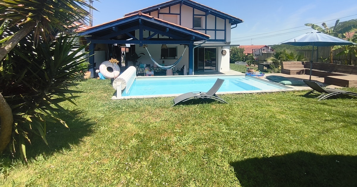 Swimmy Location de Piscine à Mouguerre avec Cuisine Extérieure