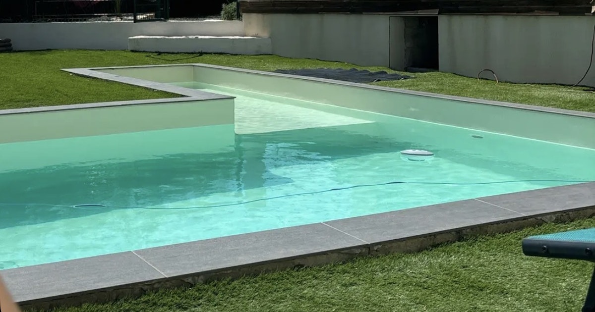 Piscine Privée Moderne avec Terrasse à Servian pour 7 Baigneurs