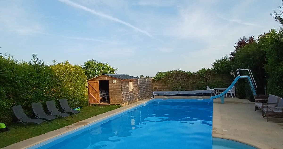 Grande Piscine Chauffée Privée à Saint-Laurent-en-Gâtines