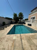 Grande Piscine Privée à Marseille avec Équipements 1