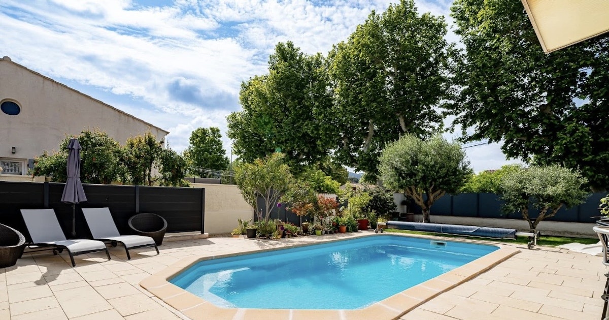Jardin Privé avec Piscine à Plan-de-Cuques pour Événements