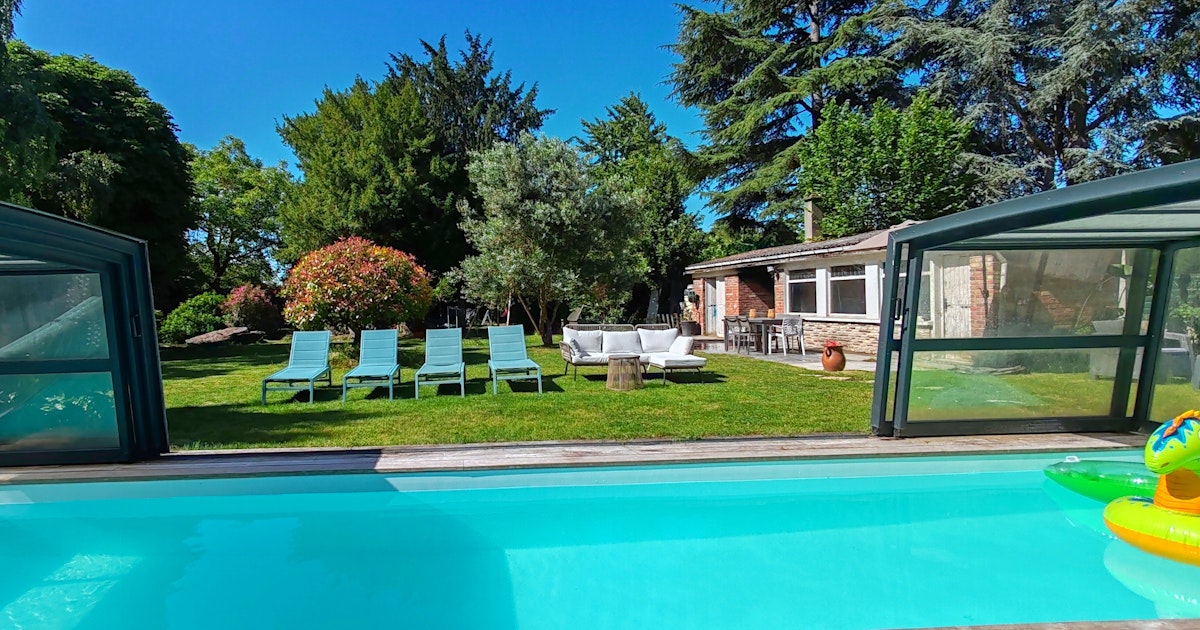 Belle Piscine Privée à Ermont 10m x 4m Chauffée 30°C
