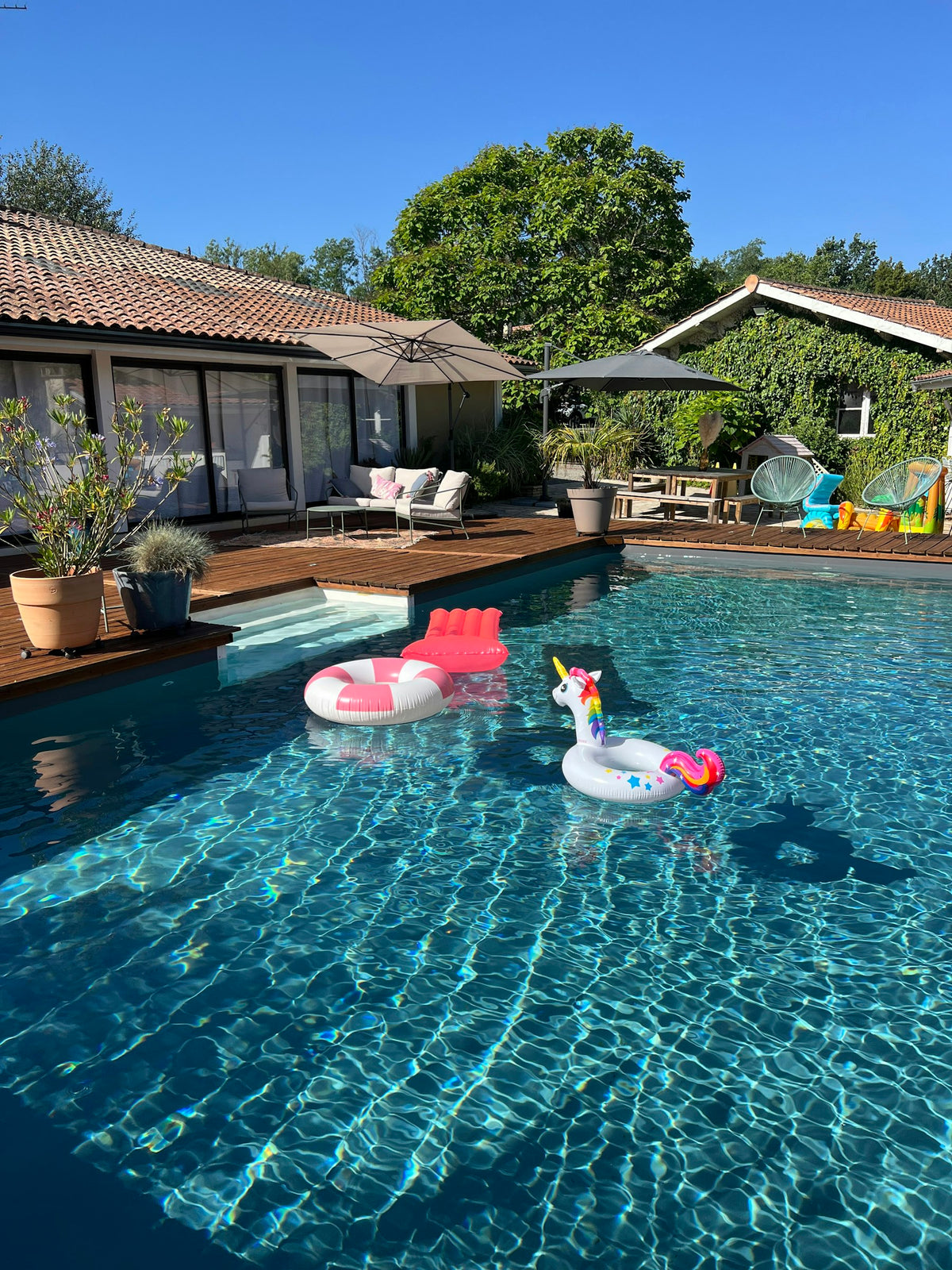 Oasis Privée à Sadirac avec Piscine Chauffée et Bar