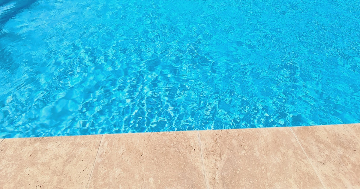 Piscine Privée Chauffée 10m x 4m avec Terrasse à Iguerande