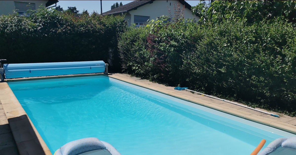 Piscine Privée et Jardin Champêtre avec Barbecue à Saint-Louis