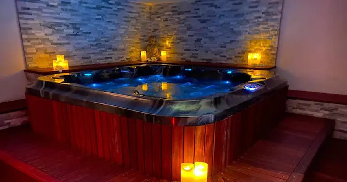 Beau Jacuzzi 7 Places, Sauna Infrarouge Et Fauteuil Massant