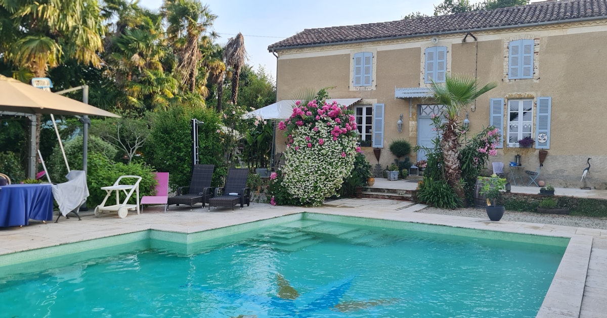 Swimmy Piscine Privée à Viella dans un Cadre Champêtre